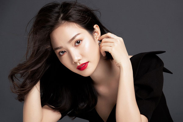 Mỹ nhân gương mặt đẹp nhất Hoa hậu Việt Nam gia nhập showbiz