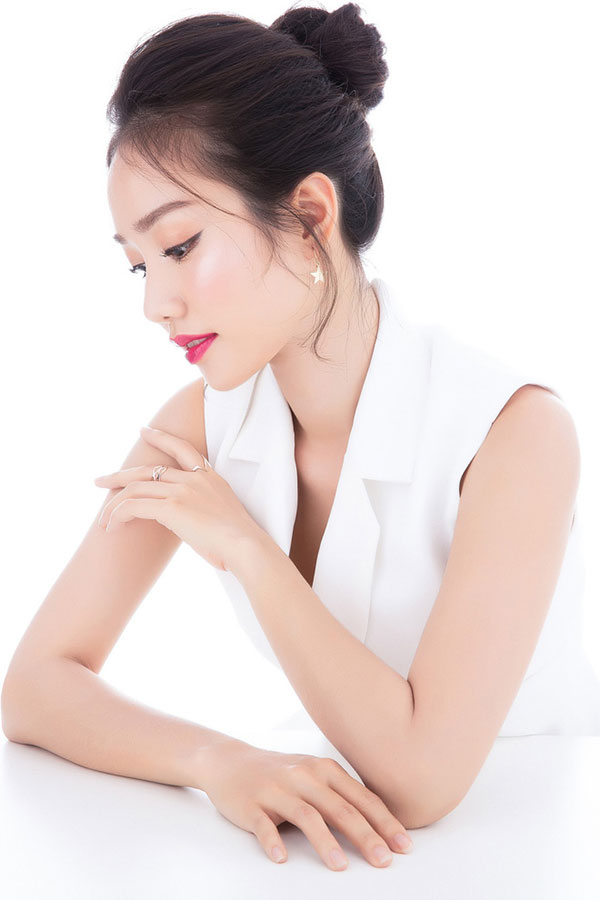 Mỹ nhân gương mặt đẹp nhất Hoa hậu Việt Nam gia nhập showbiz