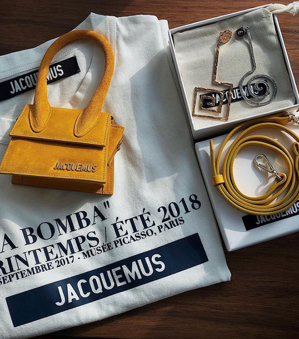 Chịu chơi như Ngọc Trinh hay Mai Phương Thúy, mua hẳn túi xách đắt tiền chỉ để đựng... 1 thỏi son