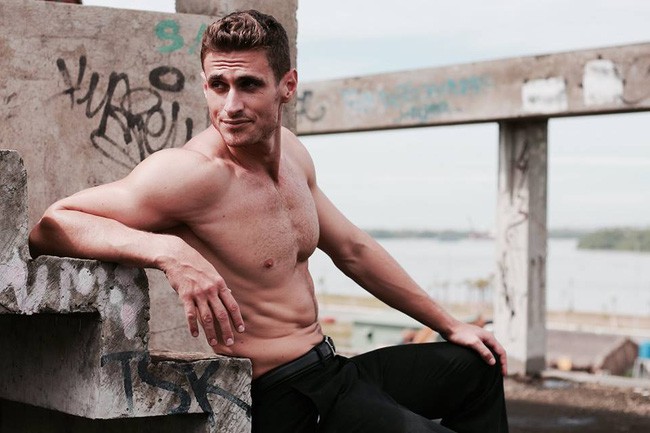 Những thầy giáo soái ca nổi tiếng do học sinh chụp lén: Đẹp trai, cao ráo, thân hình chuẩn thế này ai chẳng muốn học!