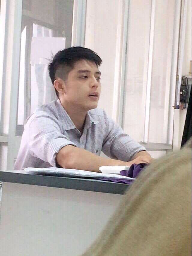 Những thầy giáo soái ca nổi tiếng do học sinh chụp lén: Đẹp trai, cao ráo, thân hình chuẩn thế này ai chẳng muốn học!