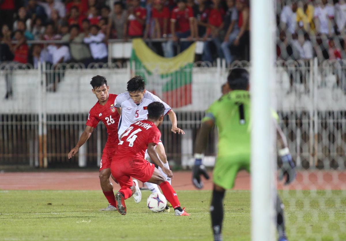 Những quyết định bất lợi của trọng tài với Việt Nam