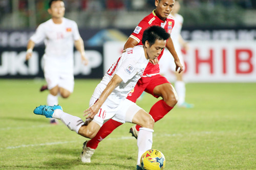 Chờ duyên ghi bàn của Văn Quyết vào lưới Myanmar