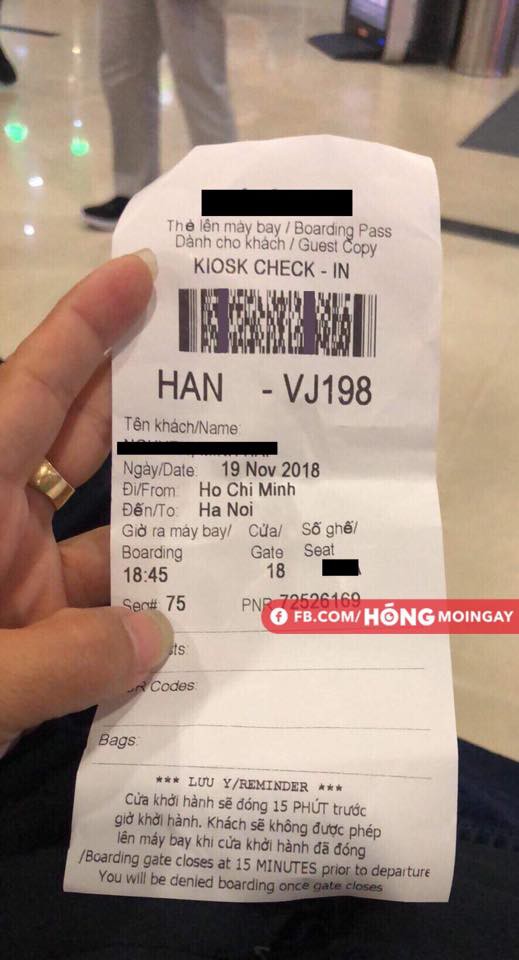 Clip: Hành khách đồng loạt vào tư thế an toàn trên chuyến bay Vietjet nghi gặp sự cố phải bay vòng trên trời rồi quay lại Tân Sơn Nhất