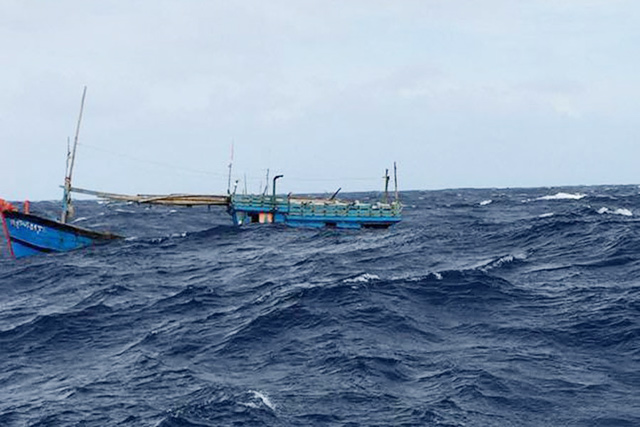 Chủ tịch nước tặng Huân chương cho ngư dân lao xuống biển cứu người