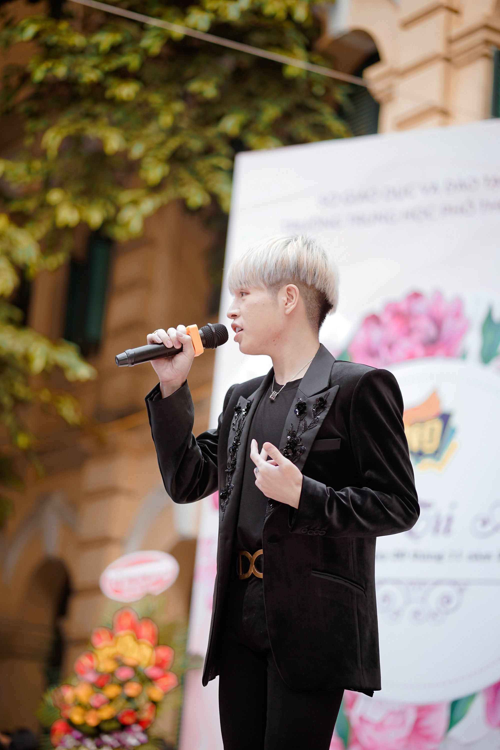 Trường Việt Đức chào mừng ngày 20/11: Đã mắt ngắm dàn nữ sinh xinh ngây ngất trong tà áo dài