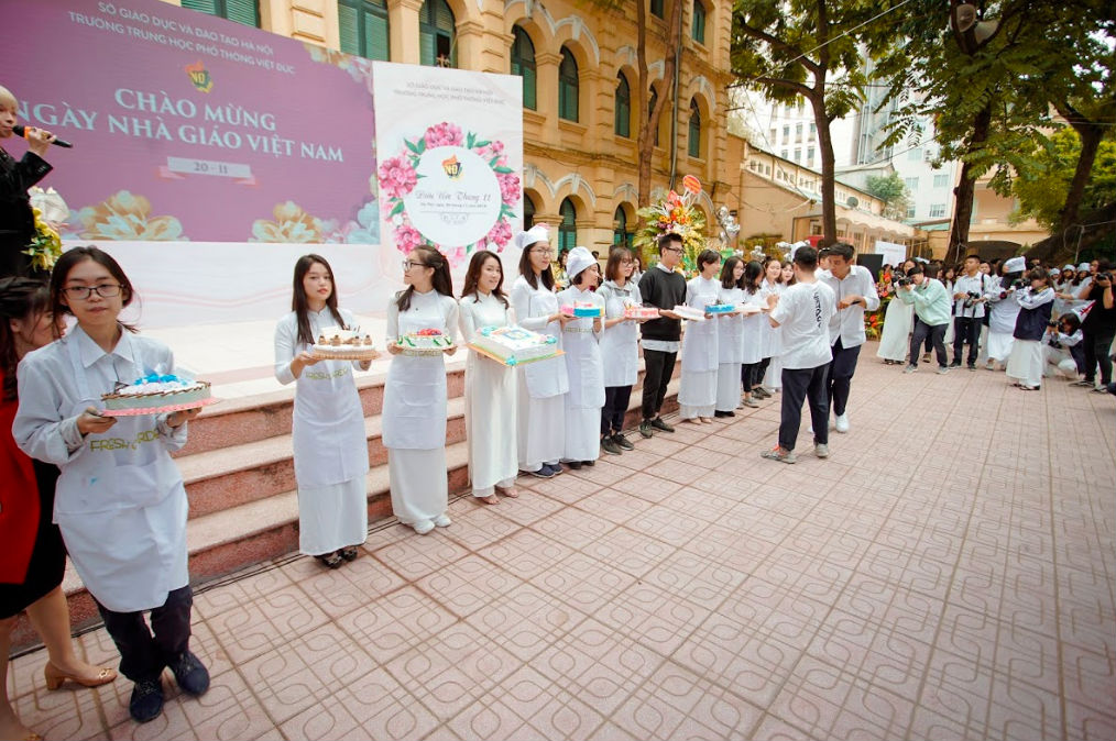 Trường Việt Đức chào mừng ngày 20/11: Đã mắt ngắm dàn nữ sinh xinh ngây ngất trong tà áo dài