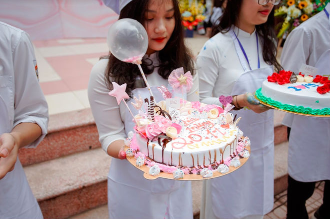 Trường Việt Đức chào mừng ngày 20/11: Đã mắt ngắm dàn nữ sinh xinh ngây ngất trong tà áo dài