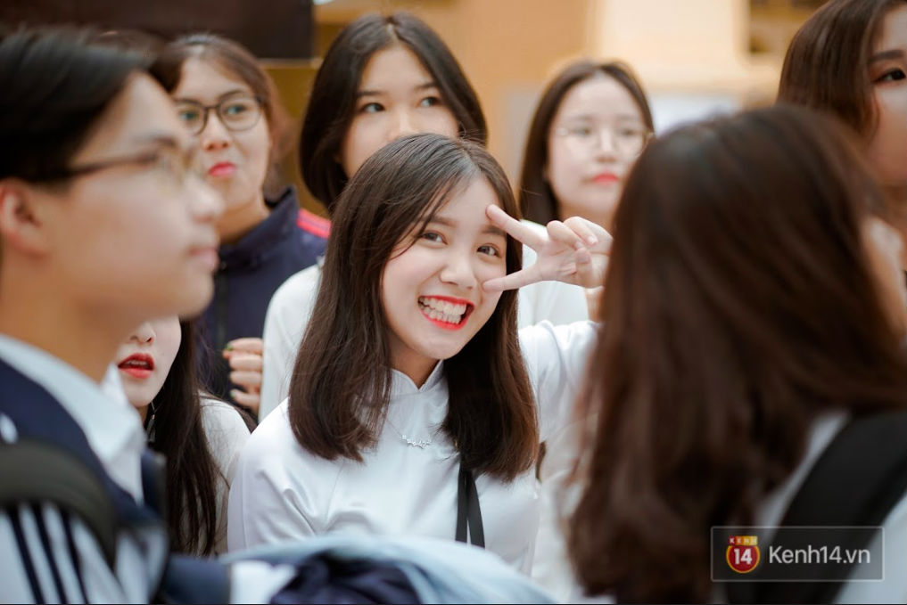Trường Việt Đức chào mừng ngày 20/11: Đã mắt ngắm dàn nữ sinh xinh ngây ngất trong tà áo dài