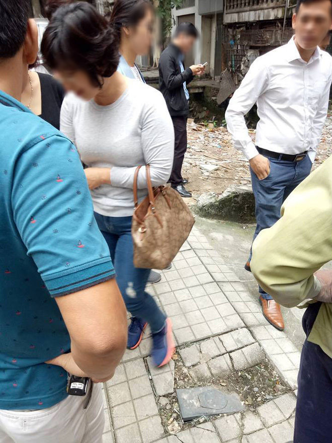 Lại thêm một nữ tài xế lái CX-5 lao thẳng xuống mương nước thải tại Hà Nội