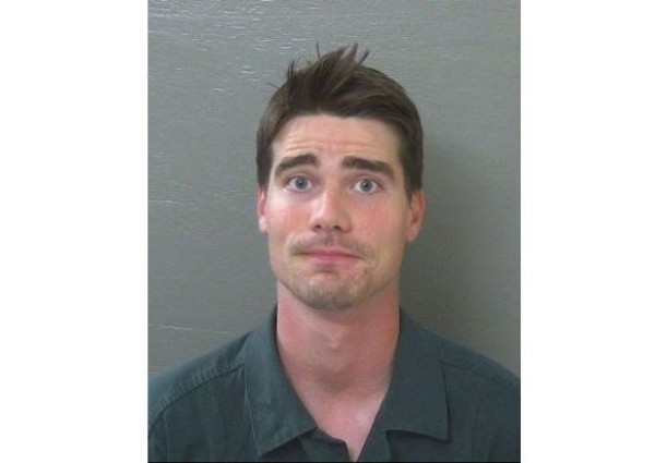 Anh chàng xin cảnh sát bắt mình vì tải phim khiêu dâm trẻ em