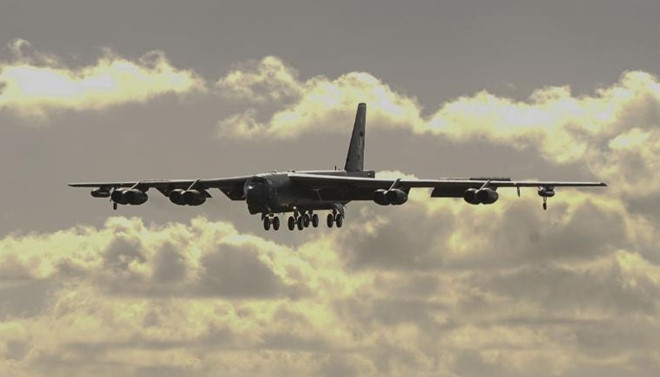 Mỹ điều máy bay ném bom B-52 từ Guam đến gần Biển Đông