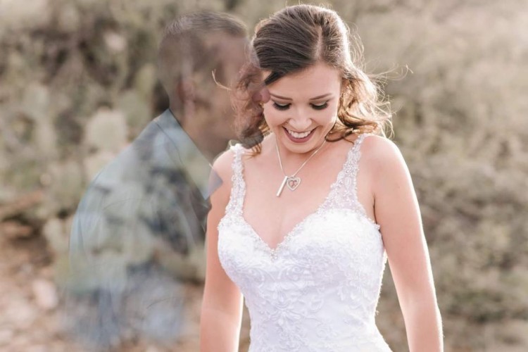 Cô dâu chụp ảnh cưới với chú rể đã khuất và thông điệp hãy giữ chặt nhau khi còn có thể