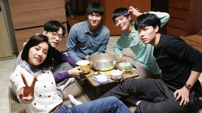 Chị ngả em nâng: Bồ có thể tính sau, nhưng một hội chị em vào sinh ra tử thì nhất định phải có!