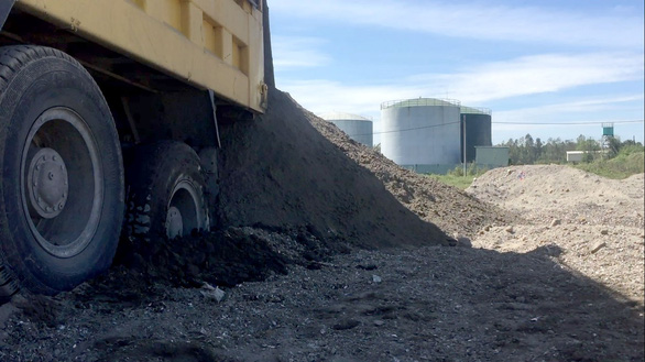 Phóng sự điều tra: Đem chất thải, rác rưởi... san lấp mặt bằng