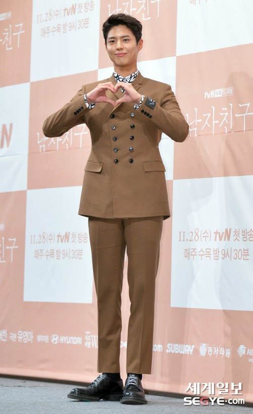 Netizen xứ Hàn bấn loạn với nhan sắc đỉnh cao của Song Hye Kyo trong buổi ra mắt phim mới