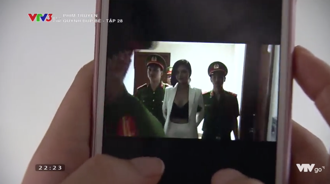 My Sói bị công an còng tay áp giải vẫn nhếch mép cười khinh khỉnh