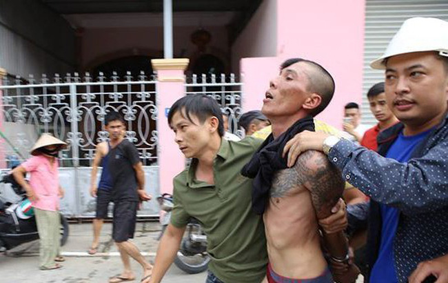 Bé trai 1 tuổi bị ném từ mái nhà xuống: Hung thủ là bố ruột, nguyên nhân do mâu thuẫn vợ chồng