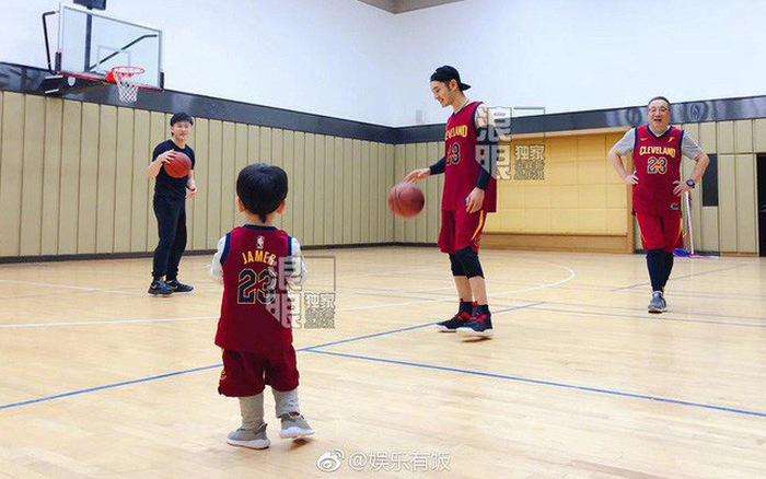 Huỳnh Hiểu Minh ly hôn, con trai ở với bố: Động thái đầu tiên của Angelababy gây bất ngờ