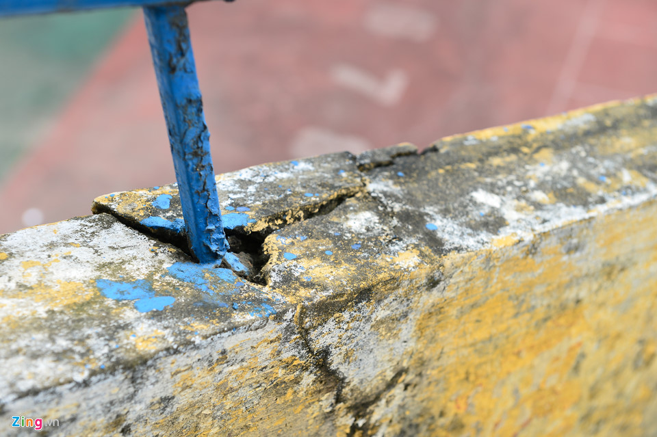 Sân Hàng Đẫy xuống cấp trước trận đấu lớn cuối cùng