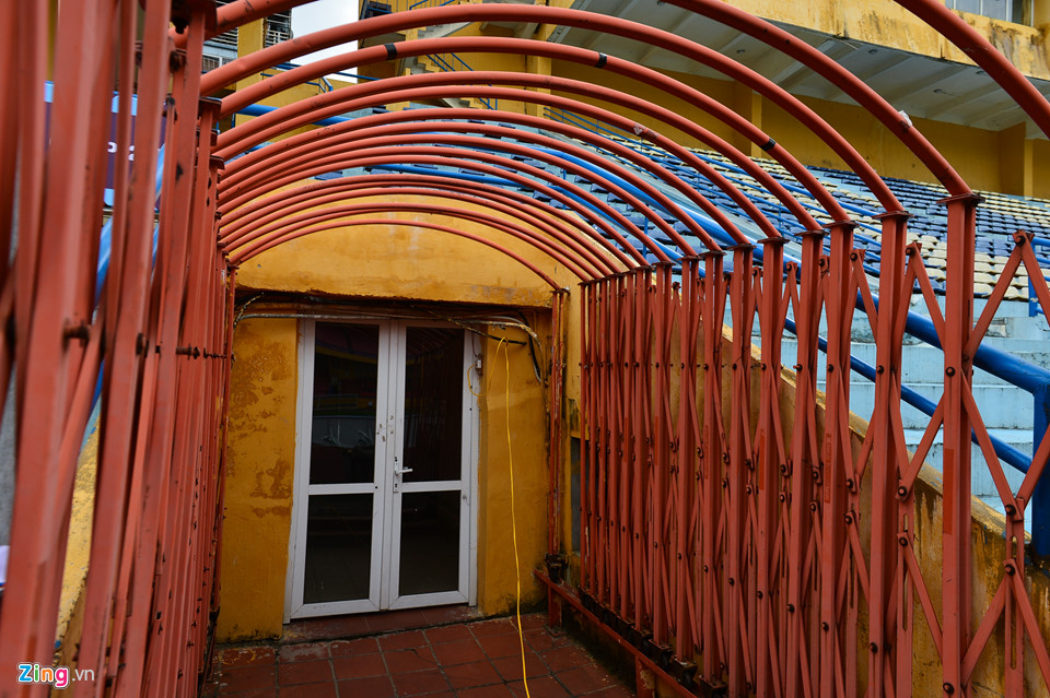 Sân Hàng Đẫy xuống cấp trước trận đấu lớn cuối cùng