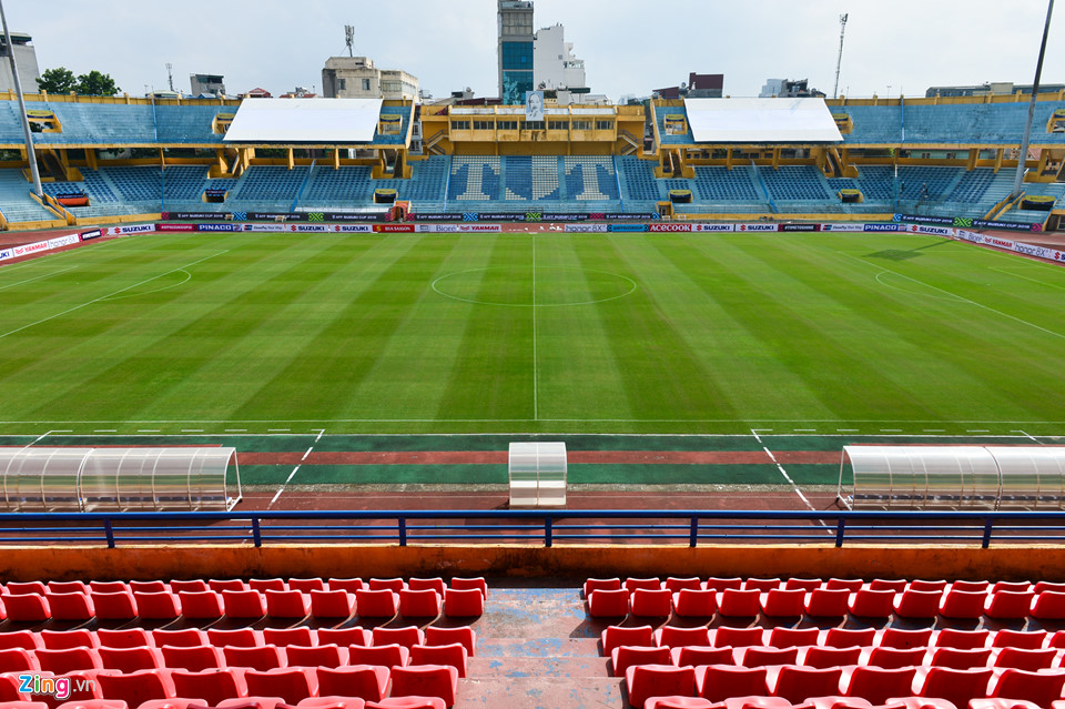 Sân Hàng Đẫy xuống cấp trước trận đấu lớn cuối cùng