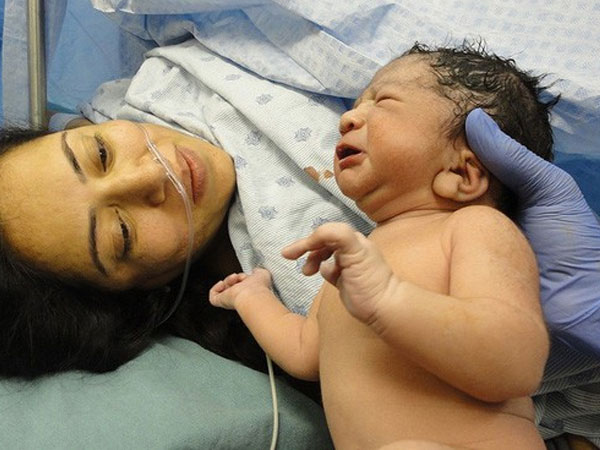 Tôi sinh non, đau đớn vì 3 ngày không được gặp con, vậy mà mẹ chồng đến còn thốt một câu khiến tôi suy sụp