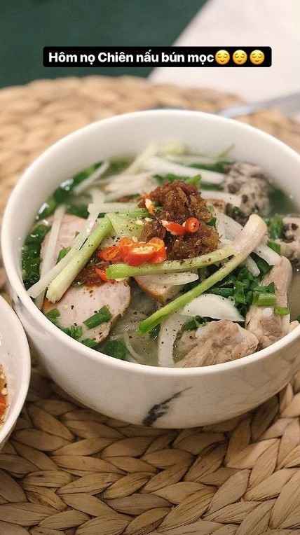 Có ai tự tin như Tóc Tiên: Khoe ảnh loạt món ăn tự làm, lại còn tiện miệng khen mình nấu ngon phát điên