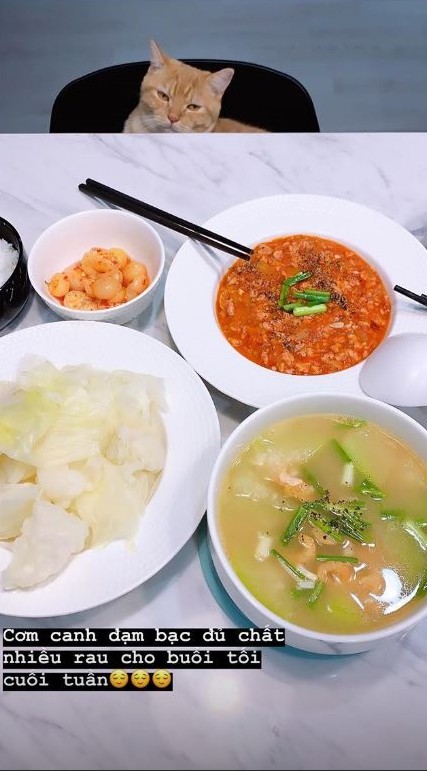 Có ai tự tin như Tóc Tiên: Khoe ảnh loạt món ăn tự làm, lại còn tiện miệng khen mình nấu ngon phát điên