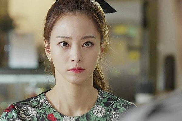 Từ vài vết xước trên màn hình điện thoại mà vợ cao thủ dằn mặt cô bồ của chồng bằng cách này