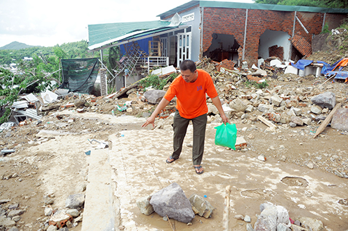Hồ nước vỡ trong vụ sạt lở ở Nha Trang thi công trái phép
