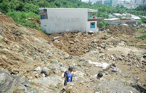 Hồ nước vỡ trong vụ sạt lở ở Nha Trang thi công trái phép