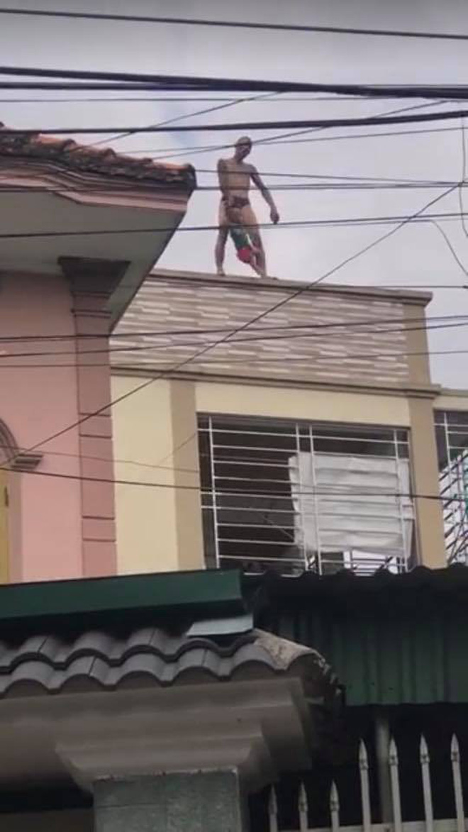 Nam thanh niên ôm cháu bé hơn 1 tuổi thả từ tầng 2 xuống đất, liên tục la hét muốn làm người lương thiện Nam thanh niên ôm cháu bé hơn 1 tuổi thả từ tầng 2 xuống đất, liên tục la hét muốn làm người lương thiện