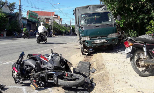 Xe điên gây tai nạn liên hoàn, 3 người thương vong