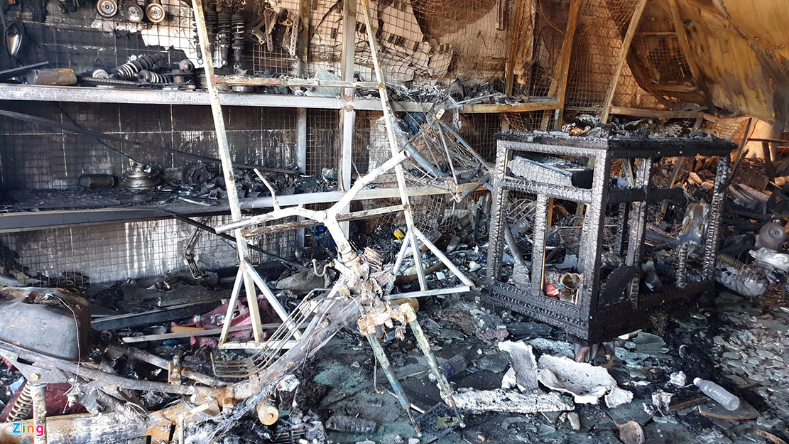 Video ảnh: Cảnh sát khám nghiệm hiện trường cháy xe bồn chở xăng làm 6 người chết