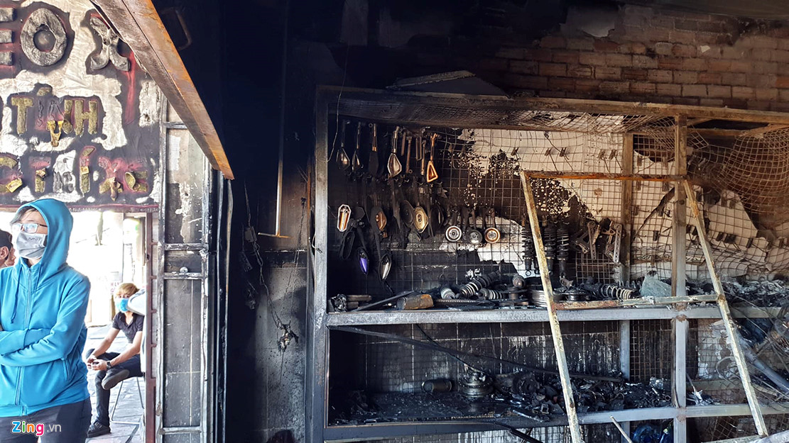 Video ảnh: Cảnh sát khám nghiệm hiện trường cháy xe bồn chở xăng làm 6 người chết