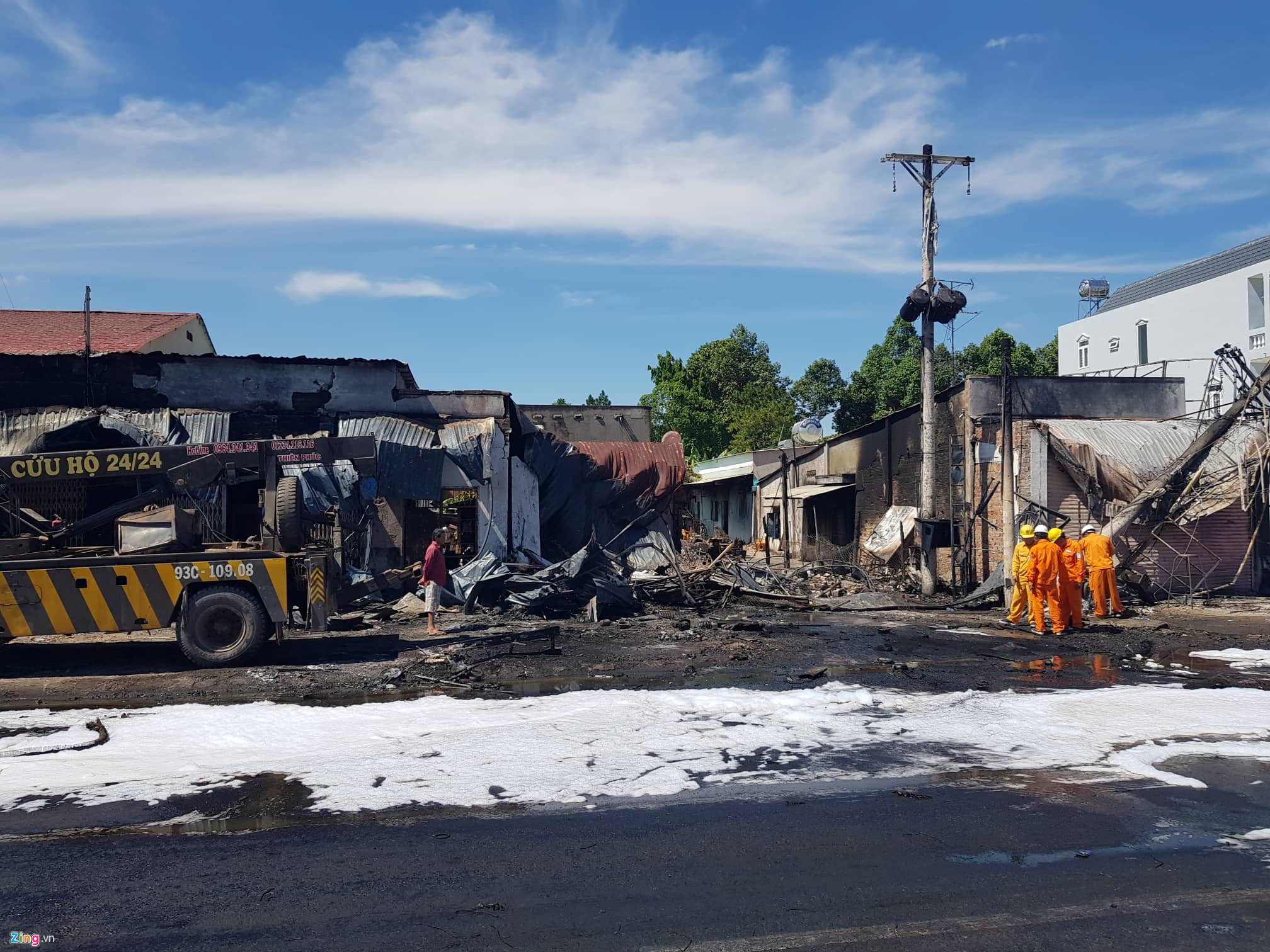 Video ảnh: Cảnh sát khám nghiệm hiện trường cháy xe bồn chở xăng làm 6 người chết