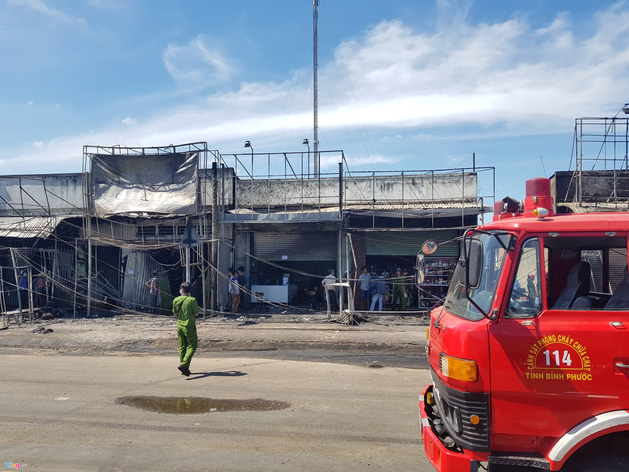 Video ảnh: Cảnh sát khám nghiệm hiện trường cháy xe bồn chở xăng làm 6 người chết