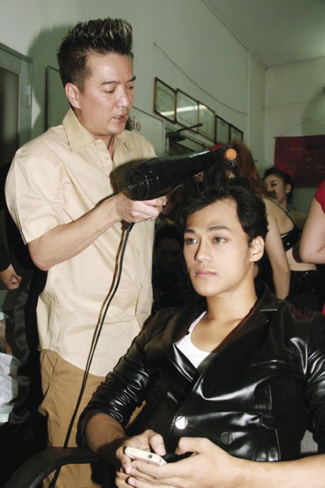 Phan Ngọc Luân: Tôi và Đàm Vĩnh Hưng nắm tay nhau nhiều, hôn nhau cũng có còn hòa chung thể xác