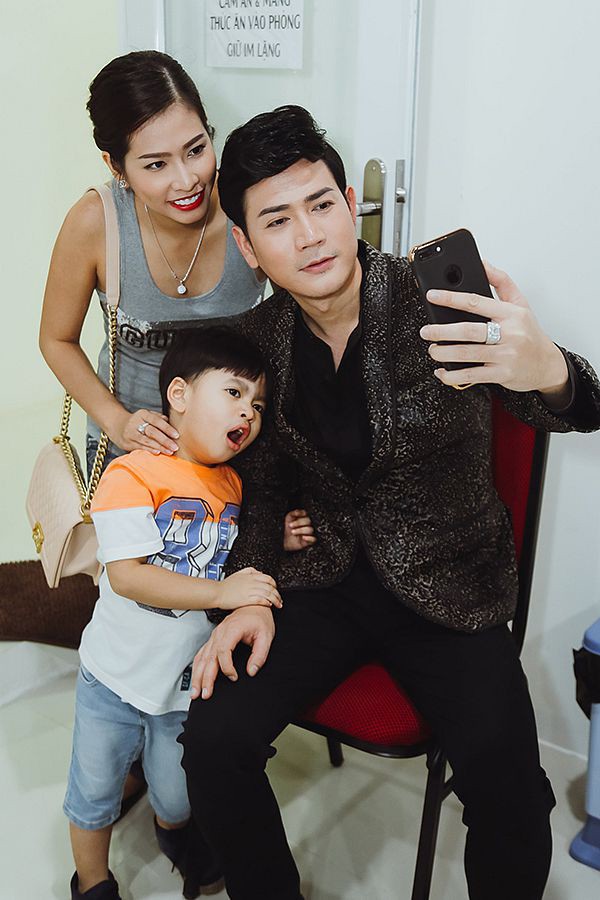 Chân dung bà xã xinh đẹp, kém 8 tuổi và chuẩn bị sinh con thứ 5 cho Quách Thành Danh