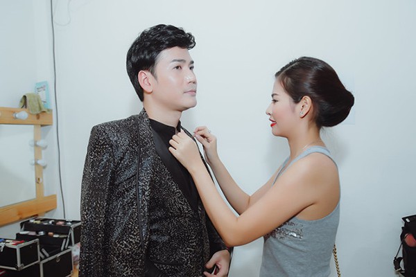 Chân dung bà xã xinh đẹp, kém 8 tuổi và chuẩn bị sinh con thứ 5 cho Quách Thành Danh