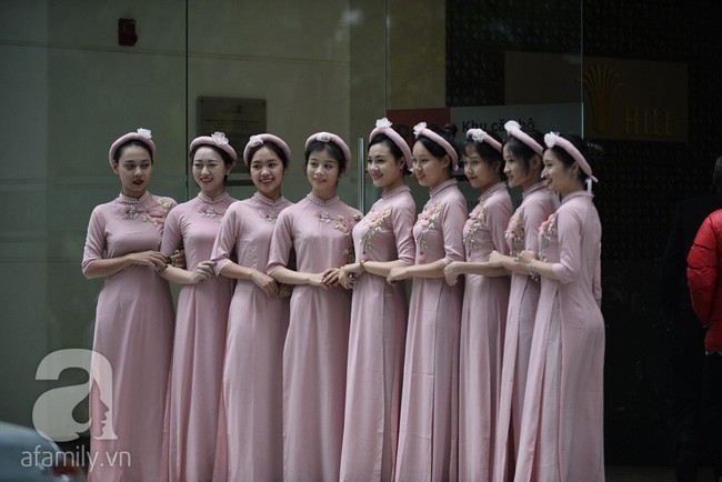 Hot: Những hình ảnh đầu tiên về đám hỏi bí mật của Á hậu Thanh Tú với chồng đại gia U40