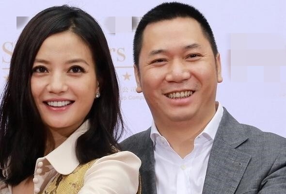 Vụ việc vợ chồng Triệu Vy gian lận cổ phiếu: 456 đơn vị khởi tố đòi bồi thường gần 200 tỷ