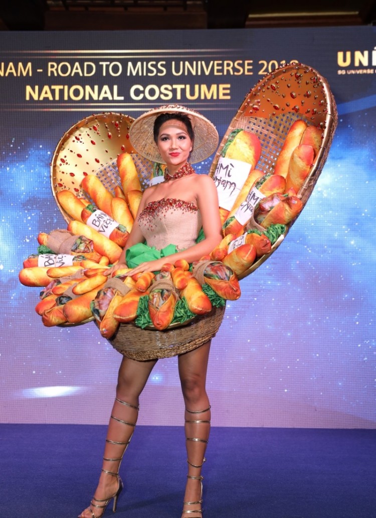 Hoa hậu HHen Niê chính thức công bố sẽ chọn Bánh mì là trang phục dân tộc đi thi Miss Universe năm nay