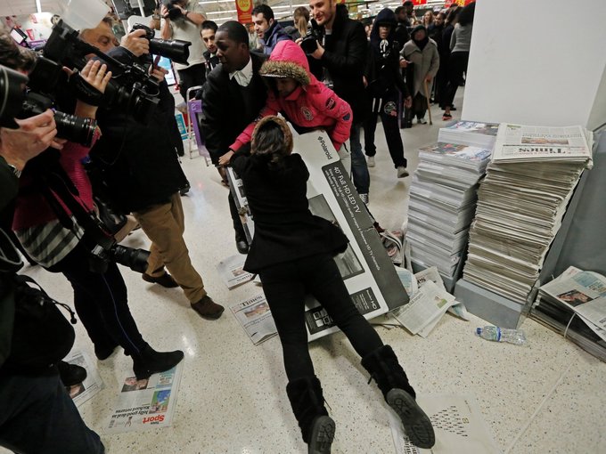 Black Friday - từ hỗn loạn đến vắng lặng