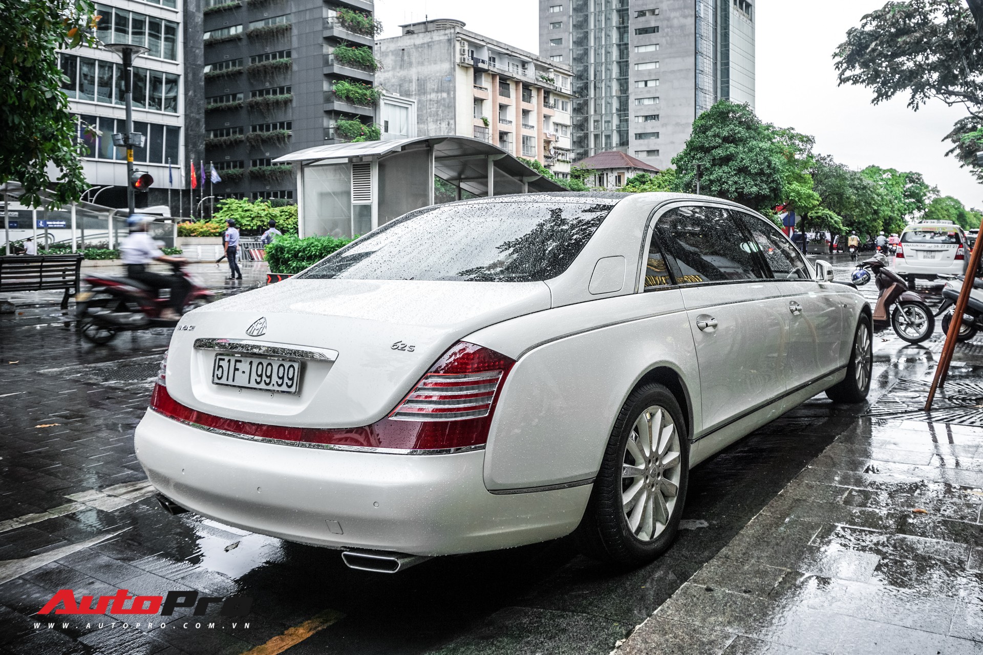 Hàng hiếm Maybach 62S biển số tứ quý 9 của dân chơi Sài Gòn