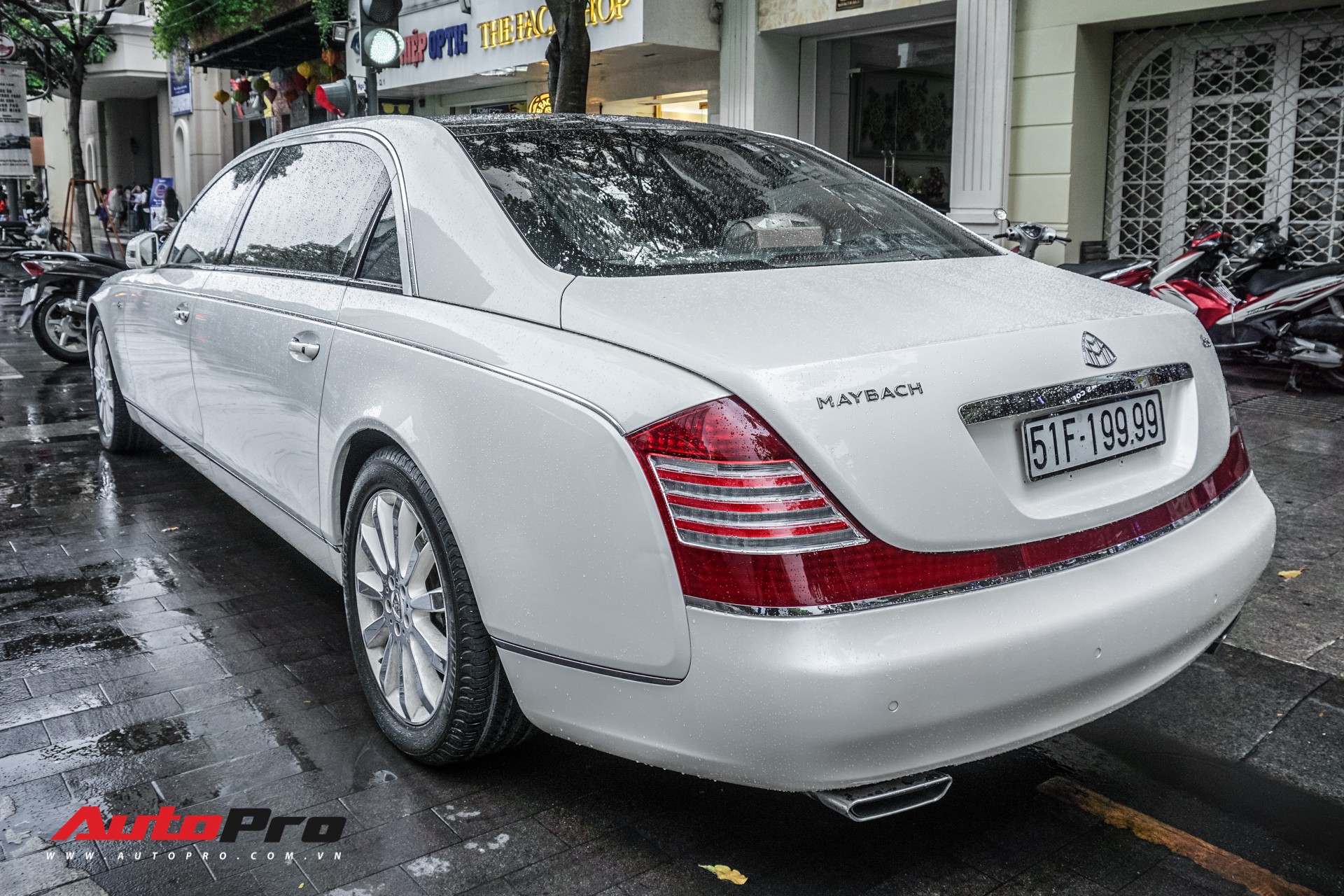 Hàng hiếm Maybach 62S biển số tứ quý 9 của dân chơi Sài Gòn