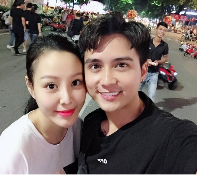 Vợ của chàng Kiên nghiện trong phim Quỳnh búp bê: Gái một con xinh đẹp đến ngẩn ngơ! Vợ của chàng Kiên nghiện trong phim Quỳnh búp bê: Gái một con xinh đẹp đến ngẩn ngơ!