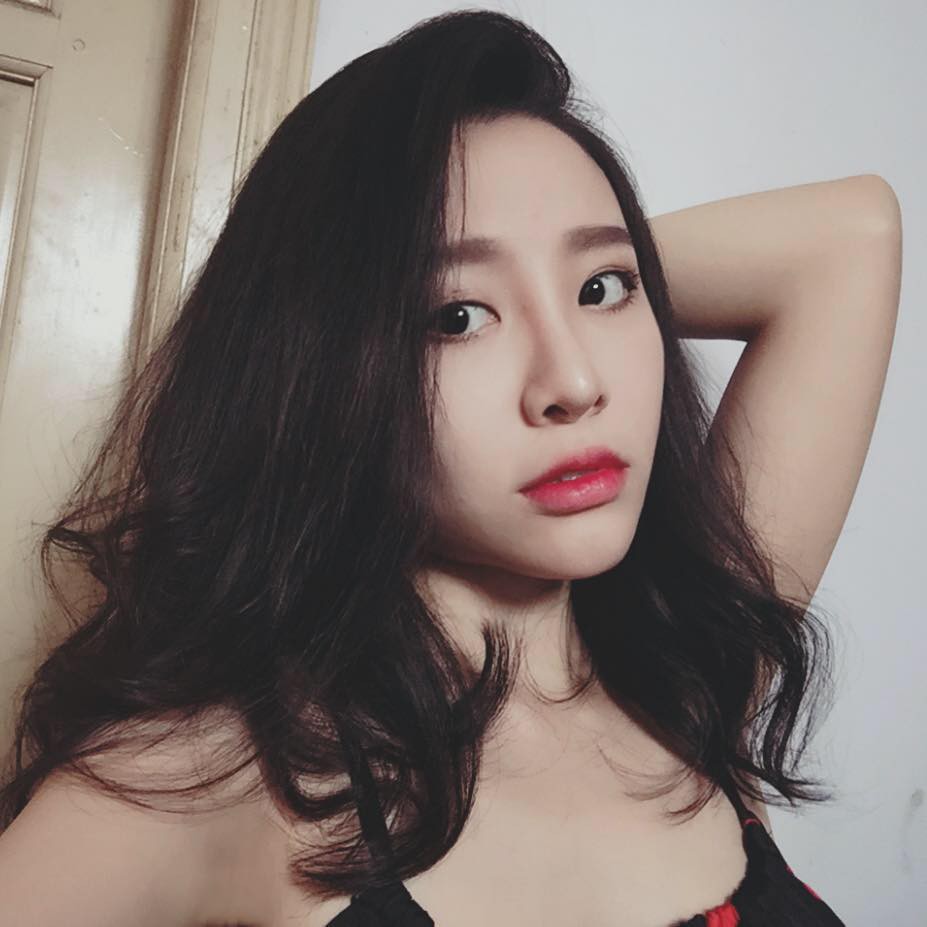 Vợ của chàng Kiên nghiện trong phim Quỳnh búp bê: Gái một con xinh đẹp đến ngẩn ngơ! Vợ của chàng Kiên nghiện trong phim Quỳnh búp bê: Gái một con xinh đẹp đến ngẩn ngơ!