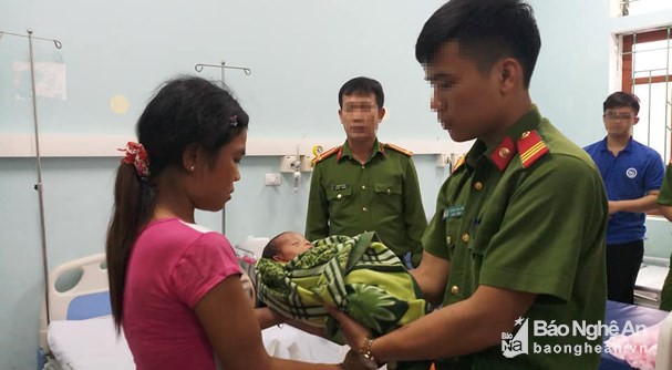 Người mẹ bán con gái chưa đầy 1 tháng tuổi lấy 40 triệu đồng